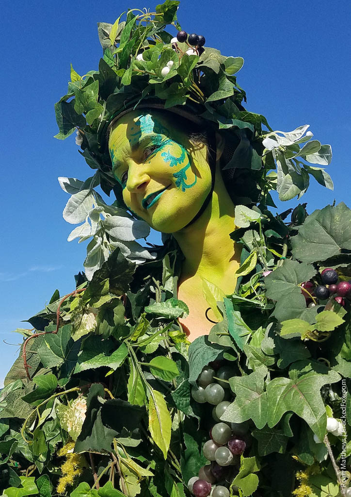eamd-2019-muertos-fall-fest-grapes-stilts-102